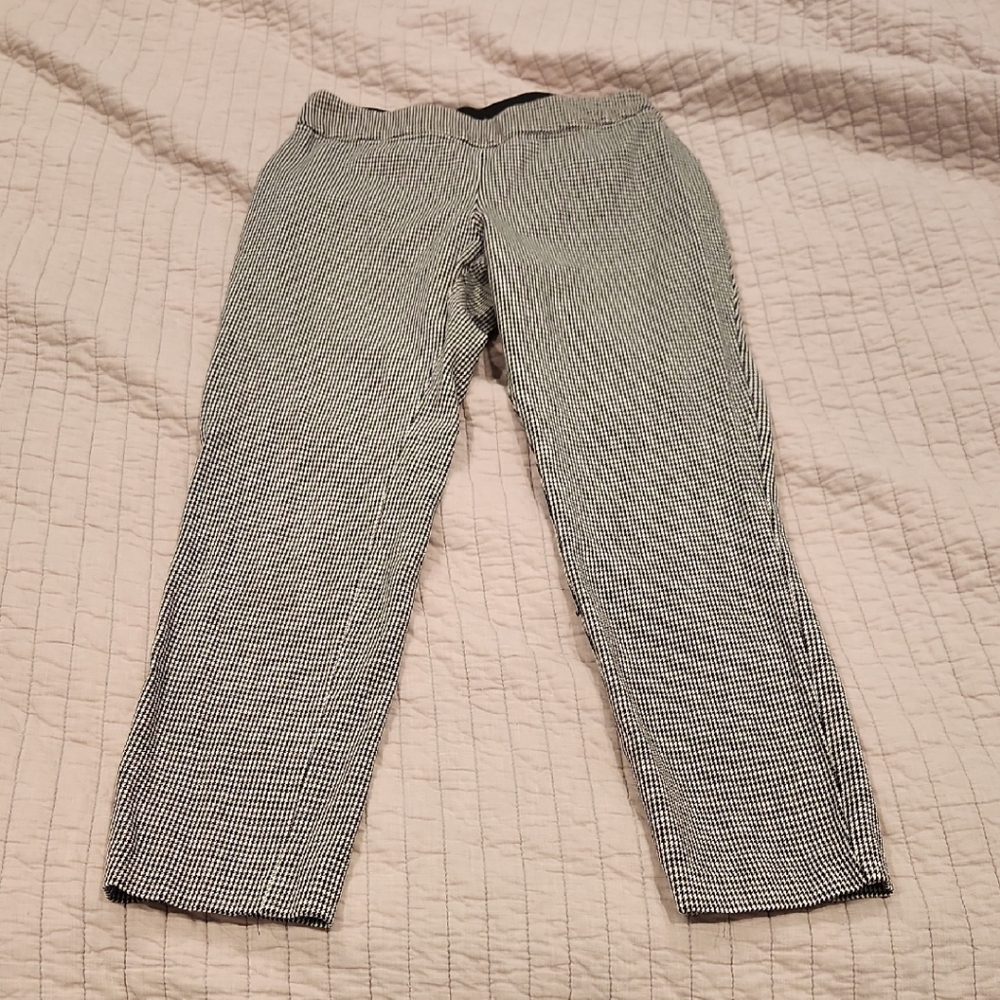 a new day Women's Black and White Checkered Capris